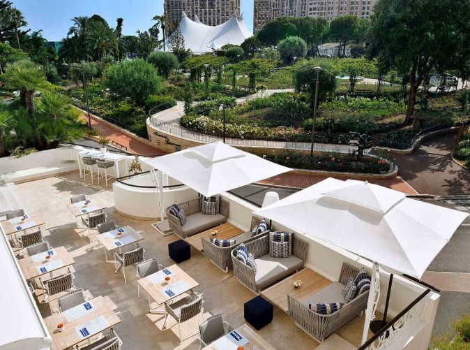 043_Hotel Columbus Monte Carlo - Schoene Aussichten Touristik - Terrace Tavolo overview